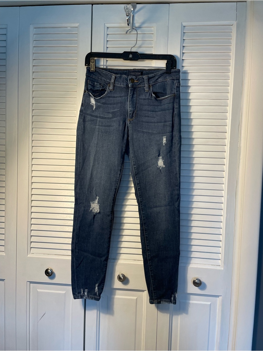 876. JUST USA Woman’s Distressed Dark Blue Boyfriend Skinny Jeans